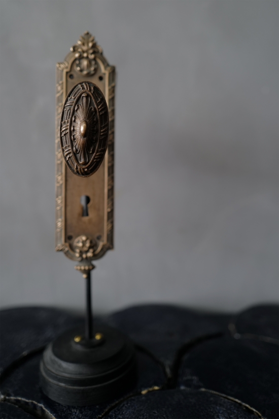 22a004 the HANDLEt Hardware Stocks