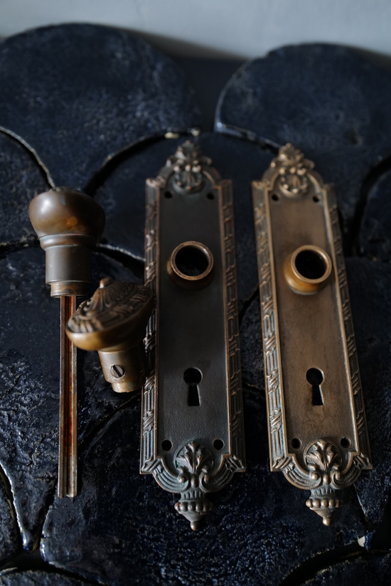 22a004 the HANDLEt Hardware Stocks